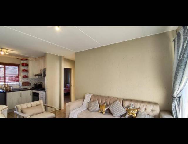 2 BEDROOM APARTMENT FOR SALE IN KLIPPOORTJIE